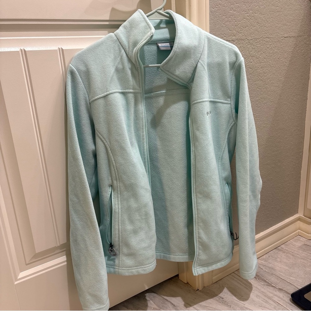 Columbia Women’s Light Blue Fleece Jacket size Medium